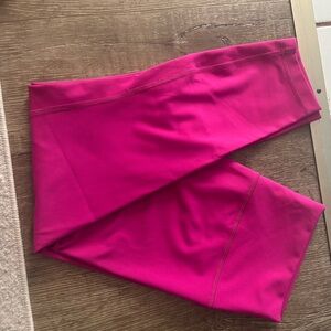 Lululemon Wunder Train High-Rise Leggings 25" Ripened
Raspberry SIZE 14